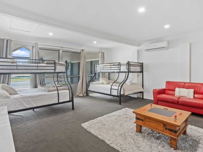 17 Maureen Court, Broadbeach Waters