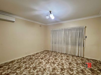 22 Lake Street, Avondale Heights