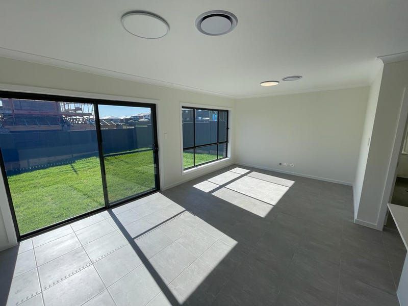 30 Swift Avenue, Leppington