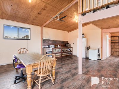 140 Gibbs Road, Majorca