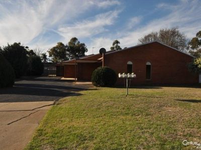 4 / 4  Forrest Cresent, Dubbo