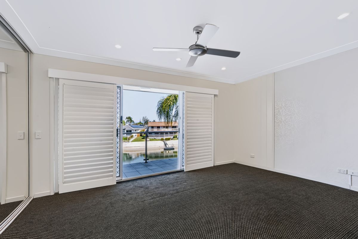 2 / 4 Orvieto Avenue, Mermaid Waters