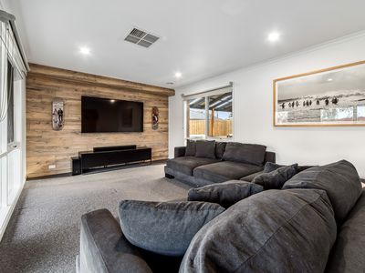 4 Cameron Court, Somerville