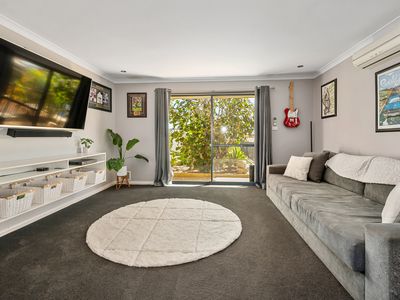 25 Smythe Drive, Broadwood