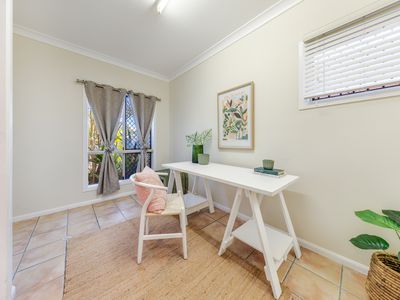 15 Blue Lake Court, Kirwan