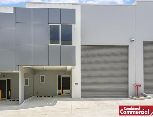 High Clearance Warehouse in Great Location 