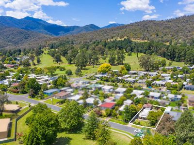 64 Lakeside Avenue, Mount Beauty