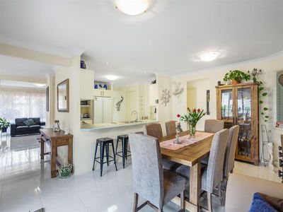 2 Flame Tree Cl, Hamlyn Terrace