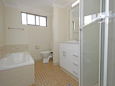 4 / 19 Carlingford Road, Epping