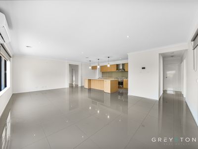 12 Patera Grove, Fraser Rise