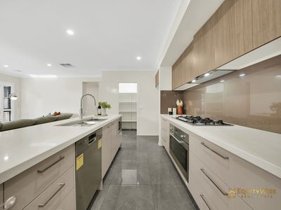 7 Honeycomb Avenue, Manor Lakes