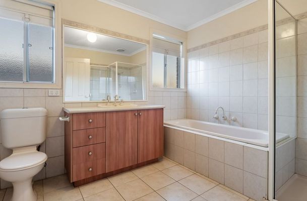 16 Crestmont Terrace, Craigieburn