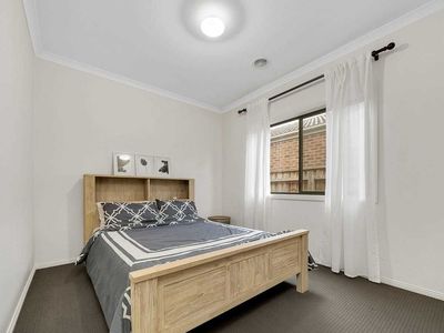 34 Mantello Drive, Werribee