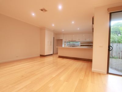 2 / 22 Sumersett Avenue, Oakleigh South
