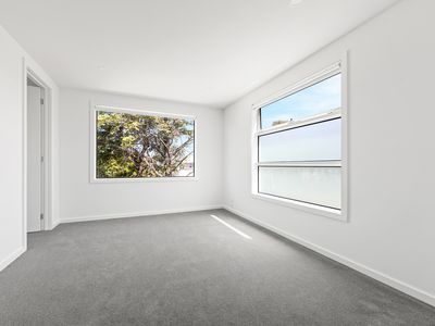 1 / 12 Hampton Parade, West Footscray