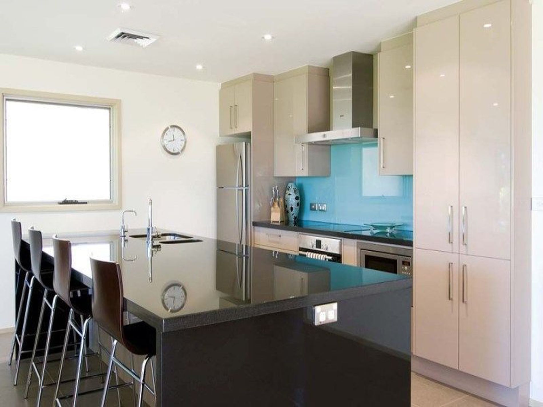 8 Mitchell Parade, Mollymook