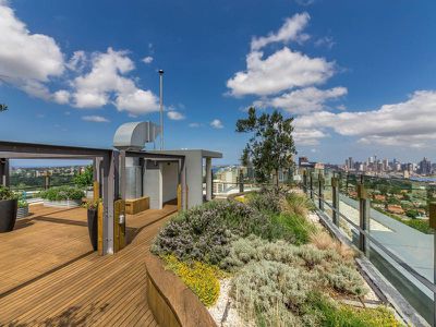 R215 / 200-220 Pacific Highway, Crows Nest
