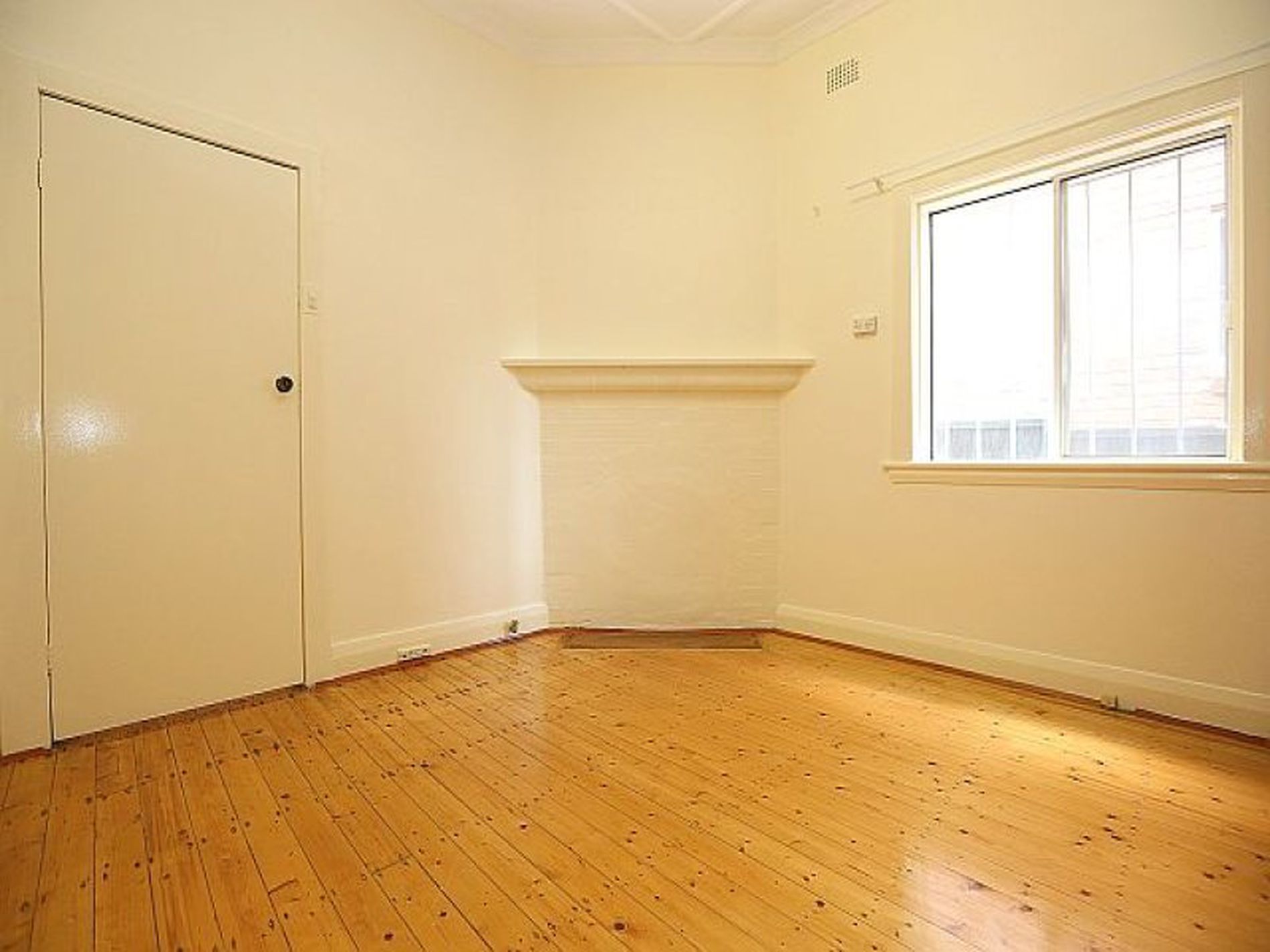 4 The Boulevarde, Yagoona