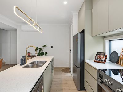 2 John Mckinna Circuit, Taperoo