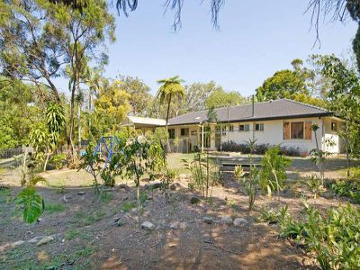 16 Sunningdale Avenue, Rochedale South