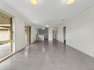 6 Langholme Court, Sale