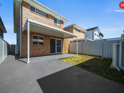 33 Southern Cross Drive, Middleton Grange