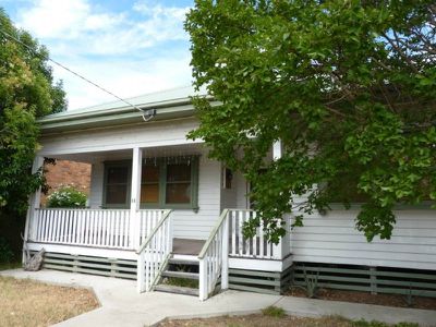 14 Robinson Street, Horsham