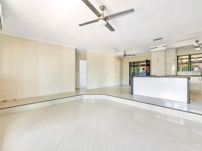 82 James Circuit, Woodroffe
