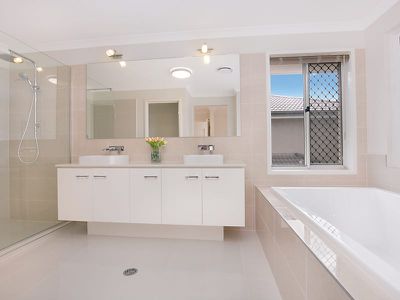 65 Skyview Avenue, Rochedale
