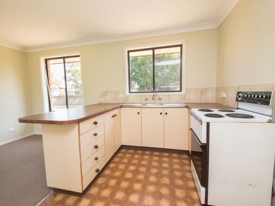 9 Bass Place, Dubbo