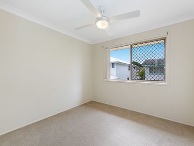 2 / 62 Birdwood Road, Holland Park West