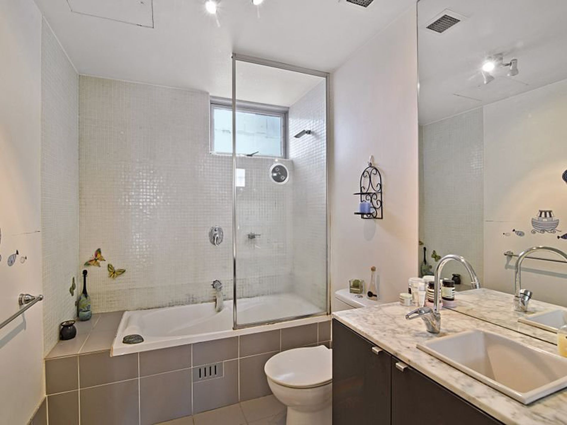 240 / 3 Queen Street, Rosebery