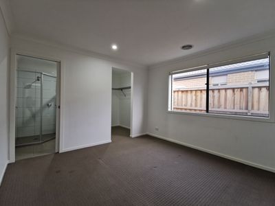 7 Smile Crescent, Wyndham Vale