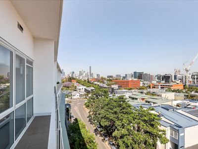 708 / 113 Commercial Road, Teneriffe