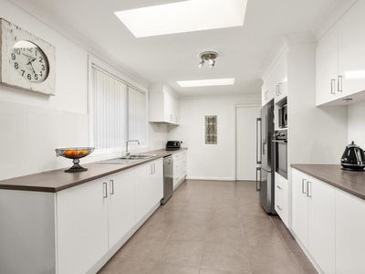2 Ritchie Crescent, Horsley