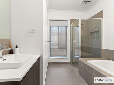 9 Journey Drive, Fraser Rise