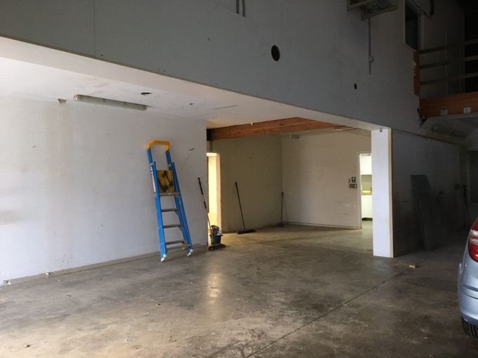 Unit 2, 3 and 4  / 18  Tectonic Crescent , Kunda Park