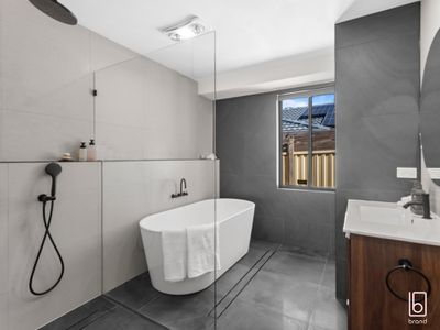 50 Callen Avenue, San Remo