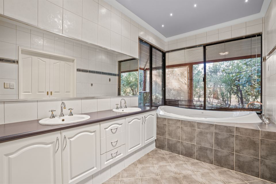 64 Egerton Drive, Serpentine