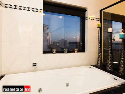 907 / 251 Hay Street, East Perth