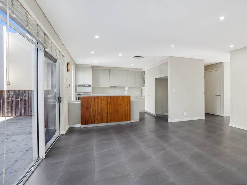 2 Waterstone Crescent,, Bella Vista