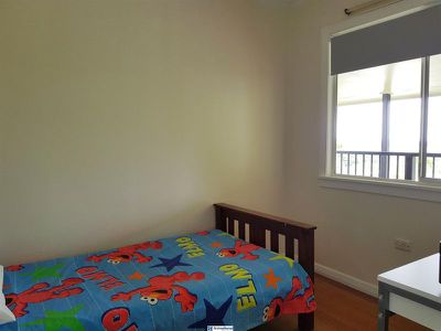 8 Crouch Avenue, Atherton