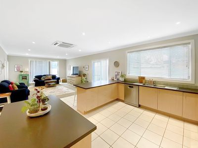2 John Girdham Place, Forbes