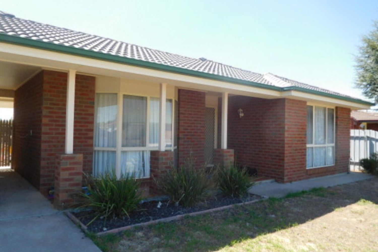 19 Decastella Drive, Horsham