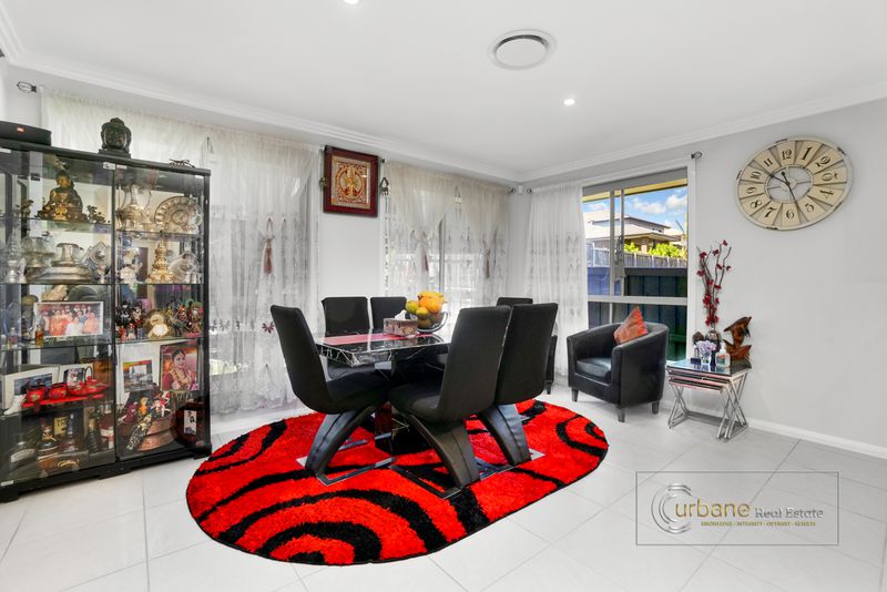 42 Feathertop Avenue, Minto
