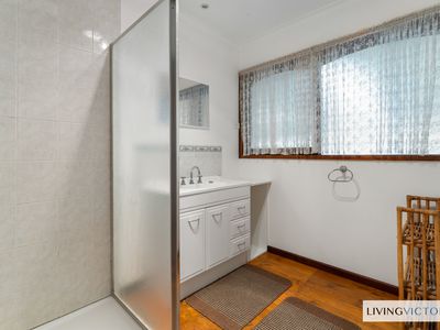 8 Wimmera Court, Werribee