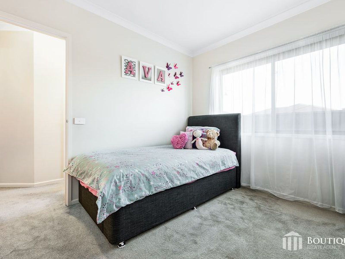 42 Kindred Avenue, Cranbourne North