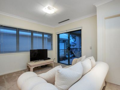 2073 / @ 1 The Vistas Drive, Carrara