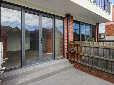 2 / 18 Rothwell Street, Ascot Vale