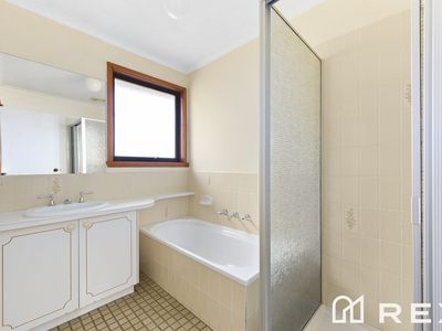 8 Lynne Court, Hallam